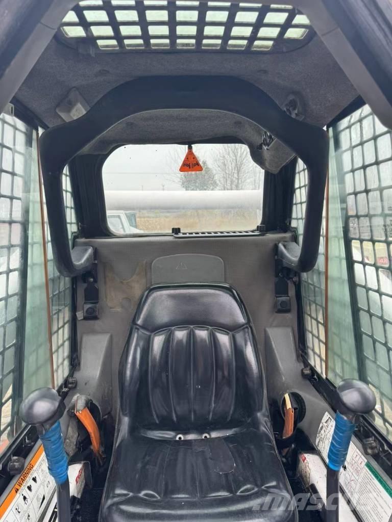 Bobcat S 300 滑移轉向裝載機