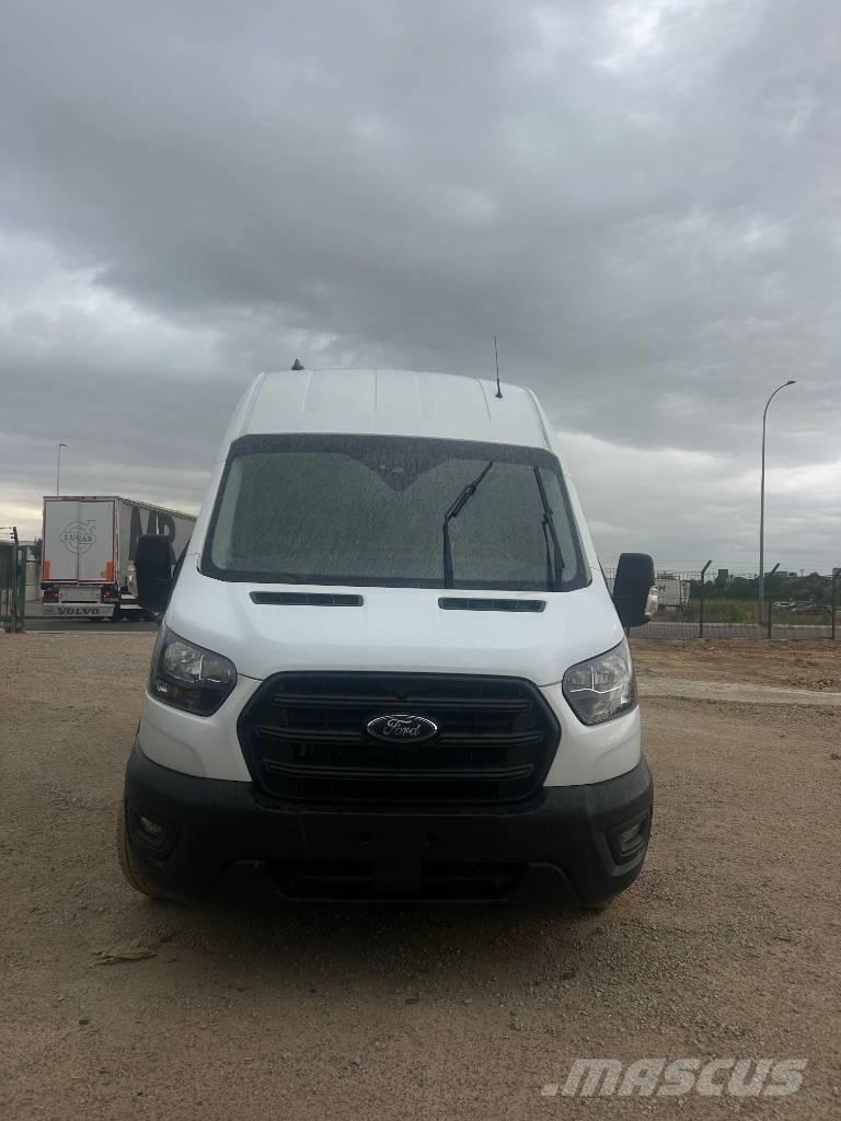 Ford Transit 廂式貨物運輸車