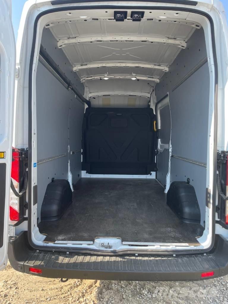 Ford Transit 廂式貨物運輸車