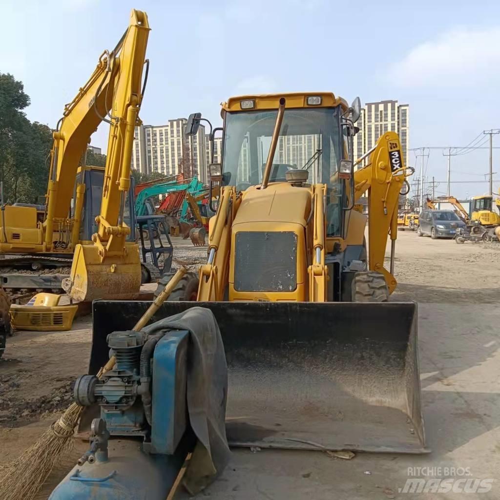 JCB 3CX 反鏟裝載機