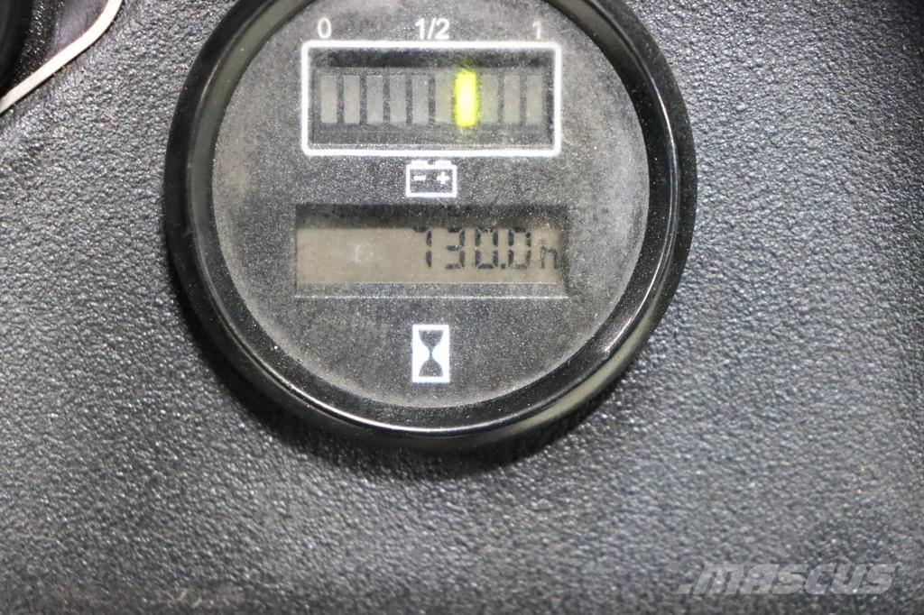 Komatsu CNI 14 行走控制式堆積機