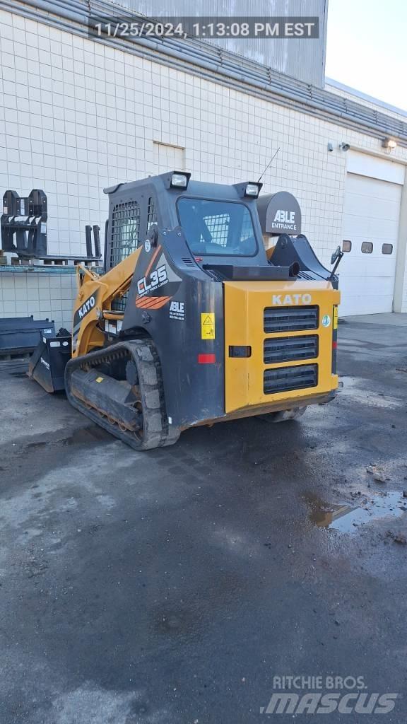 Kato CL35 滑移轉向裝載機