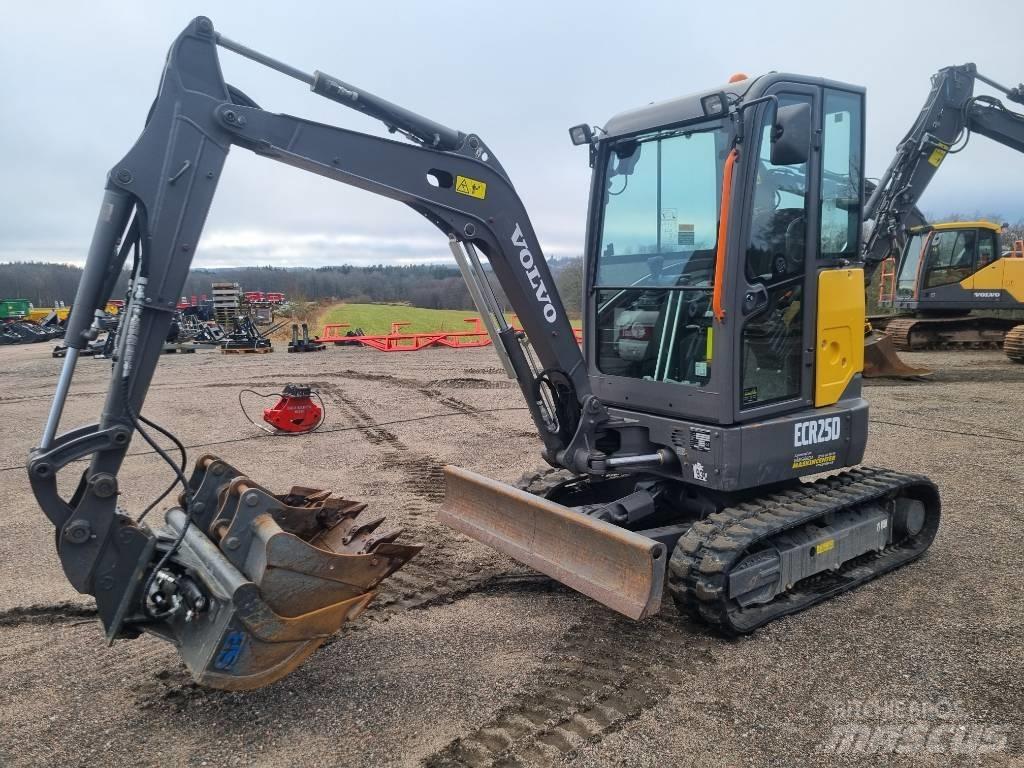Volvo ECR25 D 小型挖土機/掘鑿機<7t(小型挖掘機)