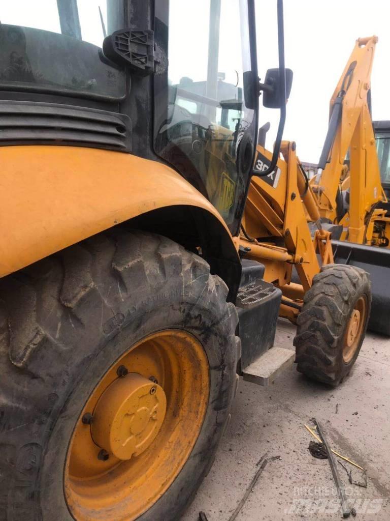 JCB 3cx 反鏟裝載機