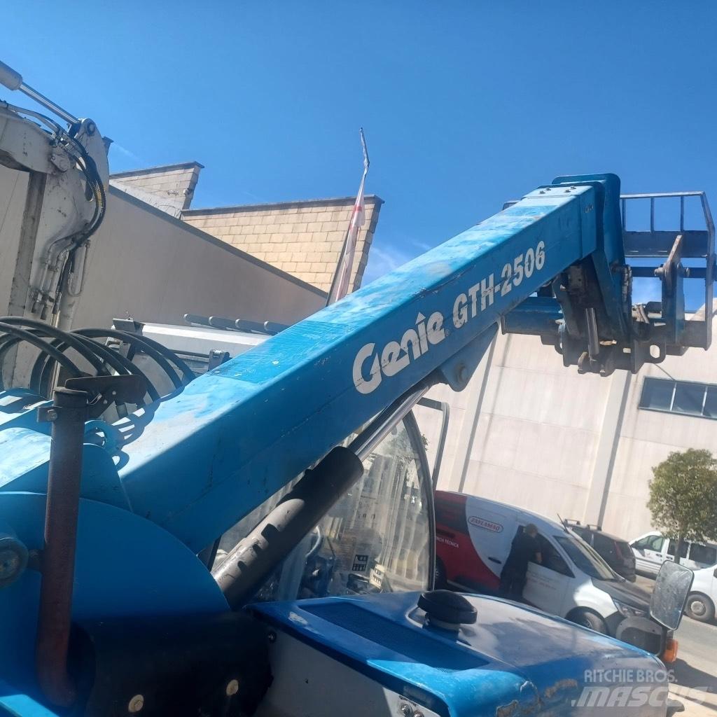 Genie GTH 2506 伸縮臂操作車