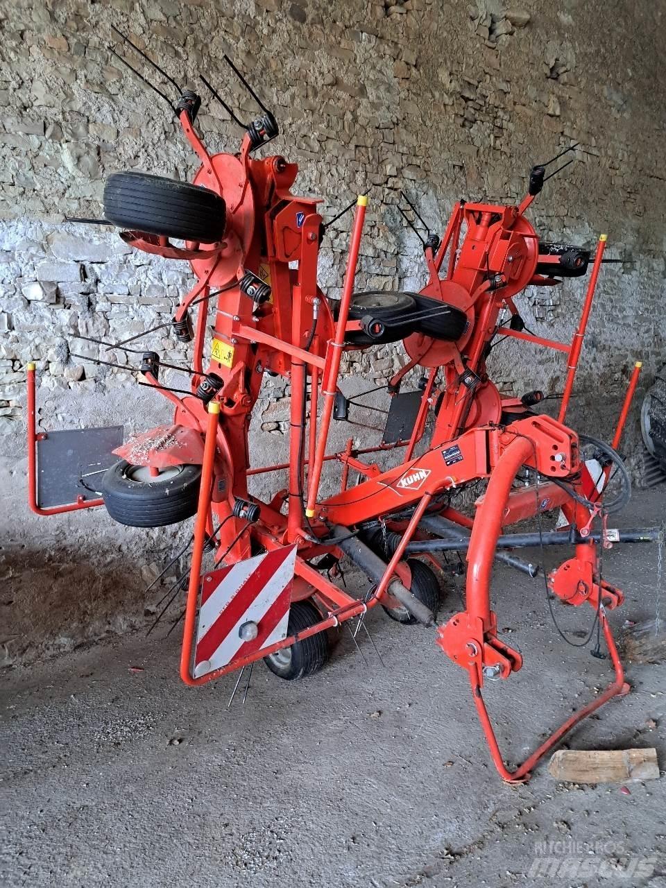 Kuhn GF7902 耙與翻草機