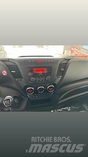 Iveco 35S16 廂式貨物運輸車