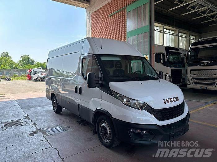 Iveco 35S16 廂式貨物運輸車