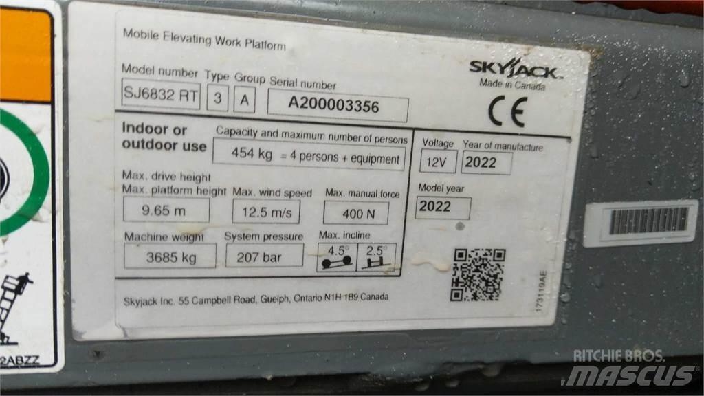 SkyJack 6832RT 剪式升降機