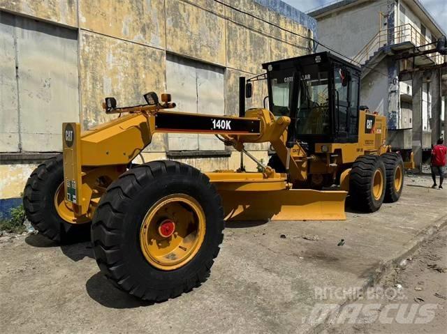 CAT 140 K 平土機