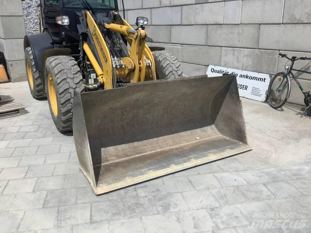 Komatsu WA100M-8 輪胎式裝載機