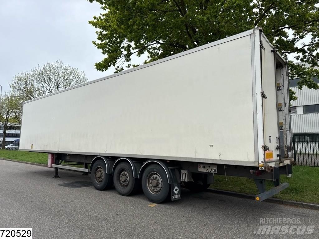 Samro gesloten bak 箱體半拖車