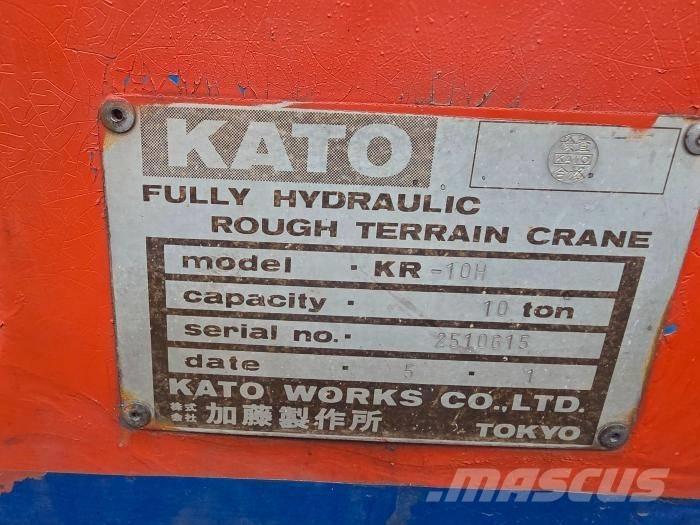 Kato MR100 越野起重機