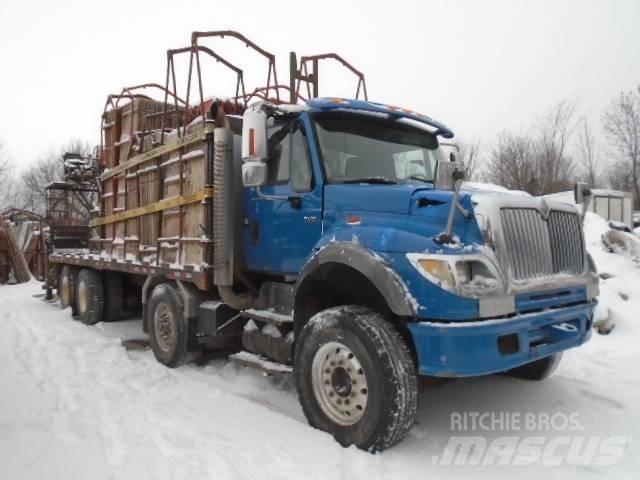International 4600 平板式/側卸式卡車