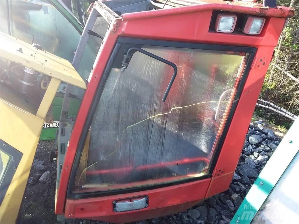 Komatsu 911.5 駕駛室與內部