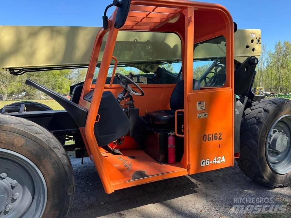 JLG G 6-42 A 伸縮臂操作車