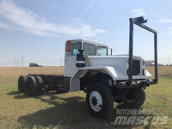 Diamond T M13 商用底盤車