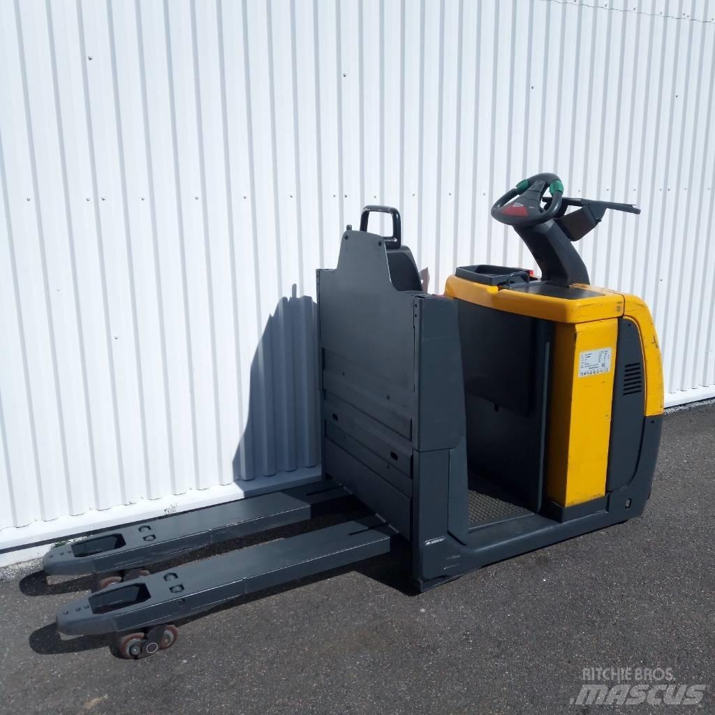 Jungheinrich ECE 220 低架裝載機