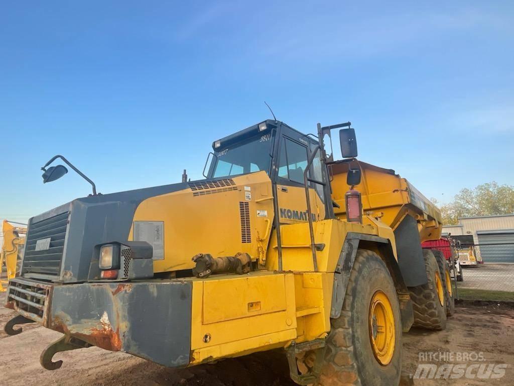 Komatsu HM 400-2 鉸接式起吊車