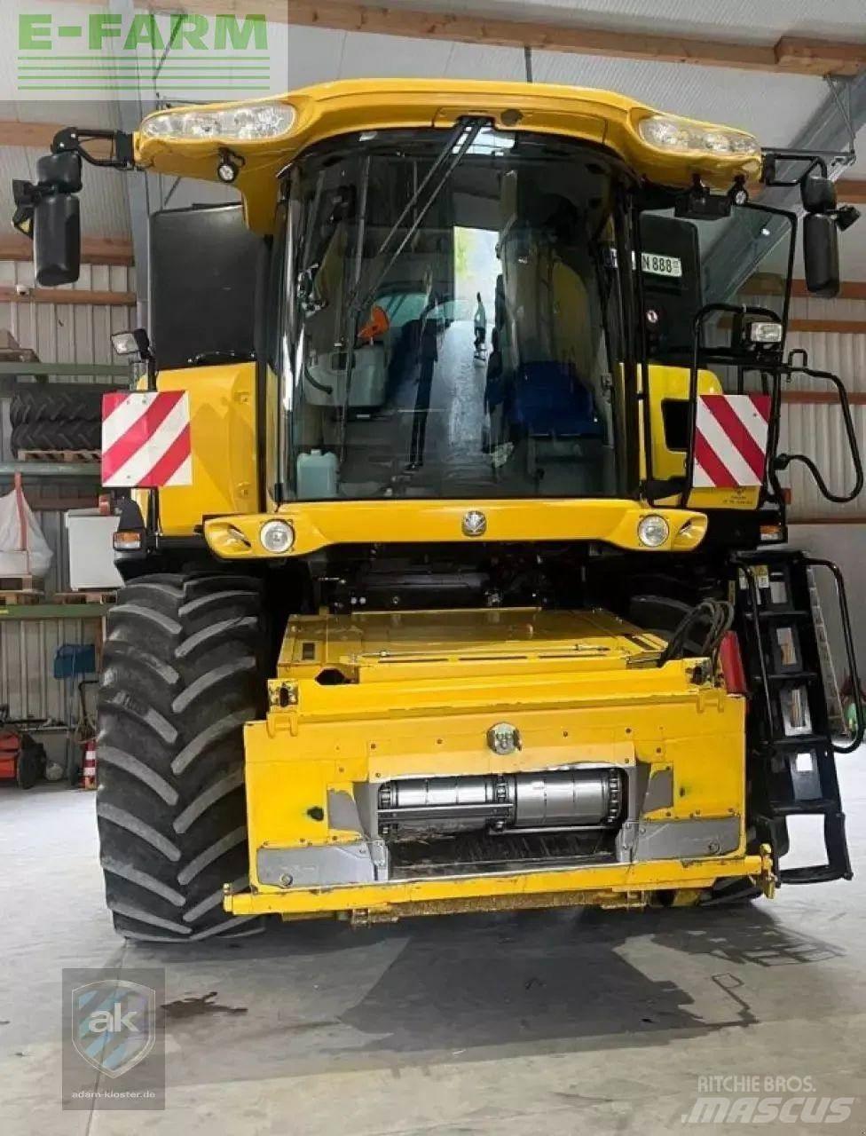 New Holland cr8080 聯合收穫機