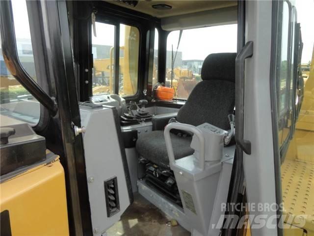 CAT D 8 R 履帶推土機