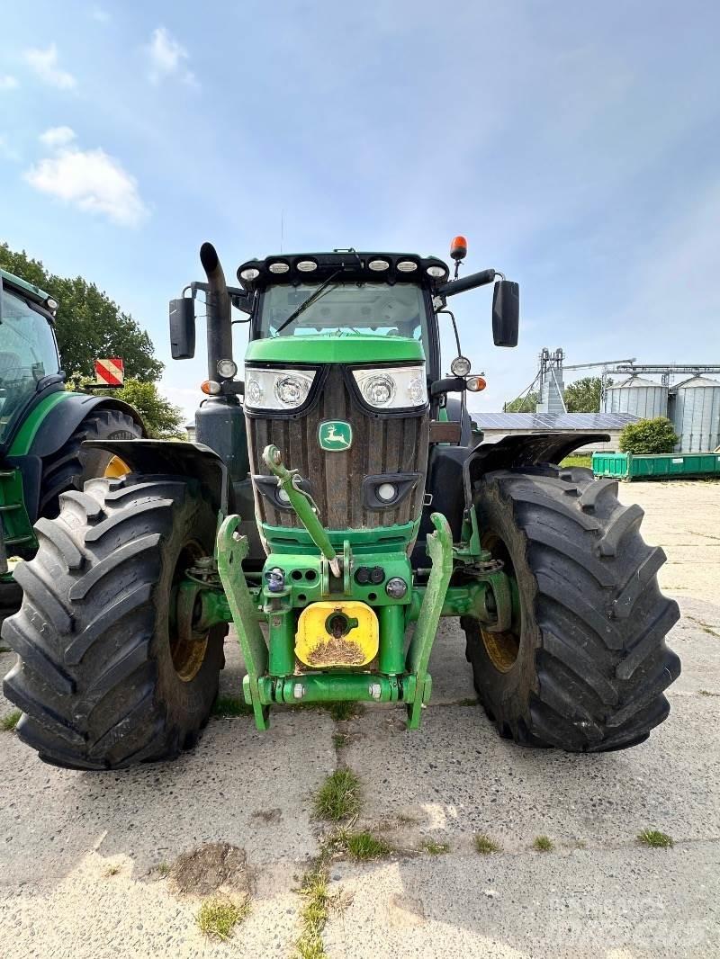 John Deere 6215R 曳引機