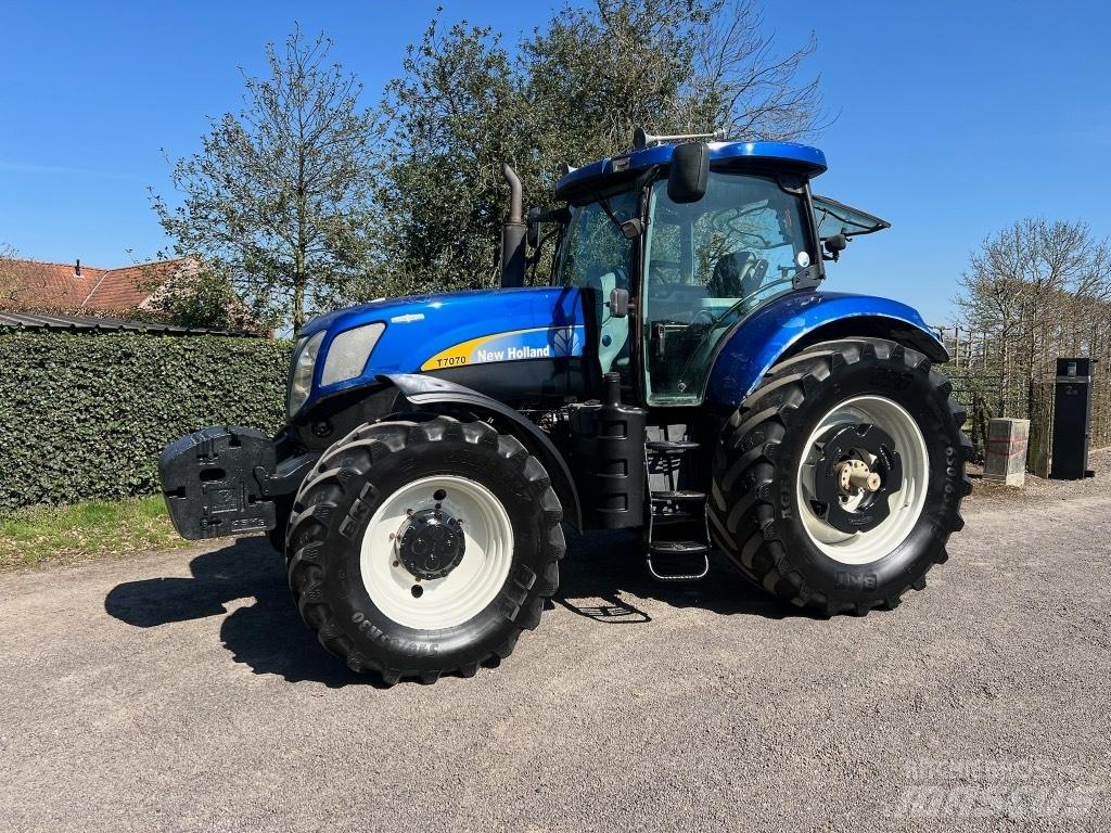 New Holland T 7070 曳引機