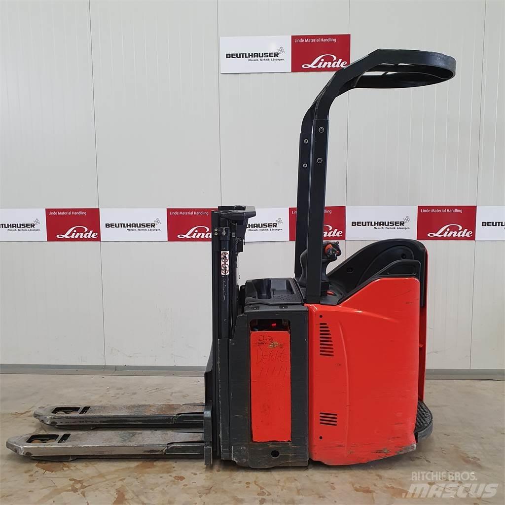 Linde D12SP 行走控制式堆積機