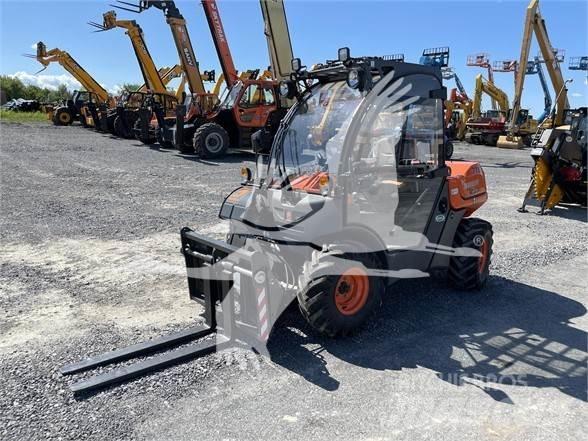 Ausa T144H 伸縮臂操作車