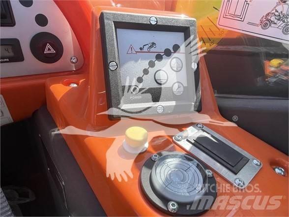 Ausa T144H 伸縮臂操作車