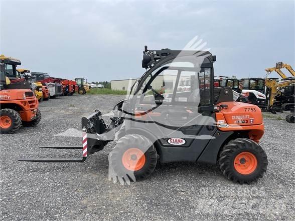 Ausa T144H 伸縮臂操作車