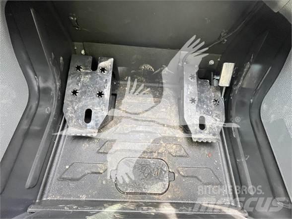 Bobcat S76 滑移轉向裝載機
