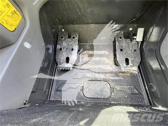 Bobcat T66 滑移轉向裝載機