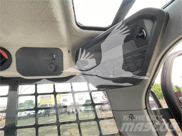 Bobcat T76 滑移轉向裝載機