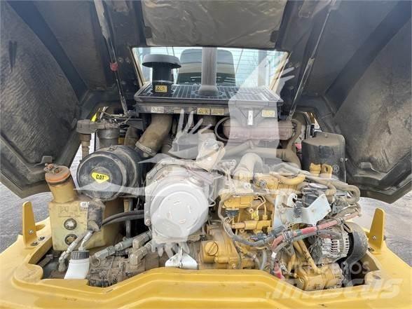 CAT 906M 輪胎式裝載機
