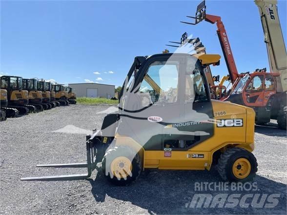 JCB 35 伸縮臂操作車