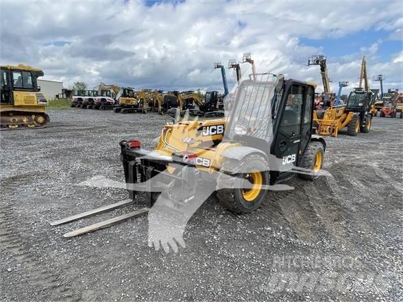 JCB 525-60 伸縮臂操作車