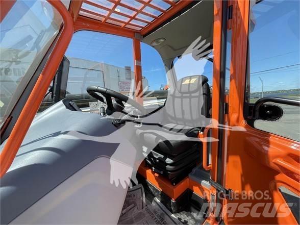 JLG 1075 伸縮臂操作車