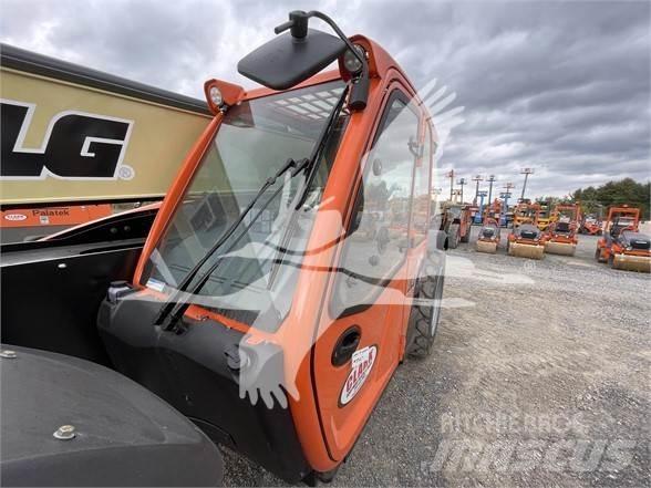 JLG 742 伸縮臂操作車