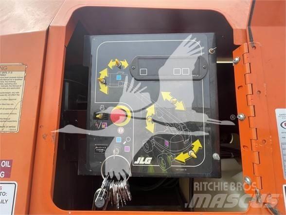 JLG 800S 伸縮臂高空作業車
