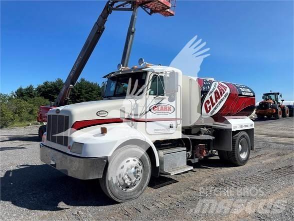 Peterbilt 330 水車