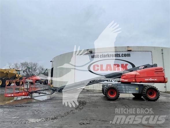 SkyJack SJ66T 伸縮臂高空作業車