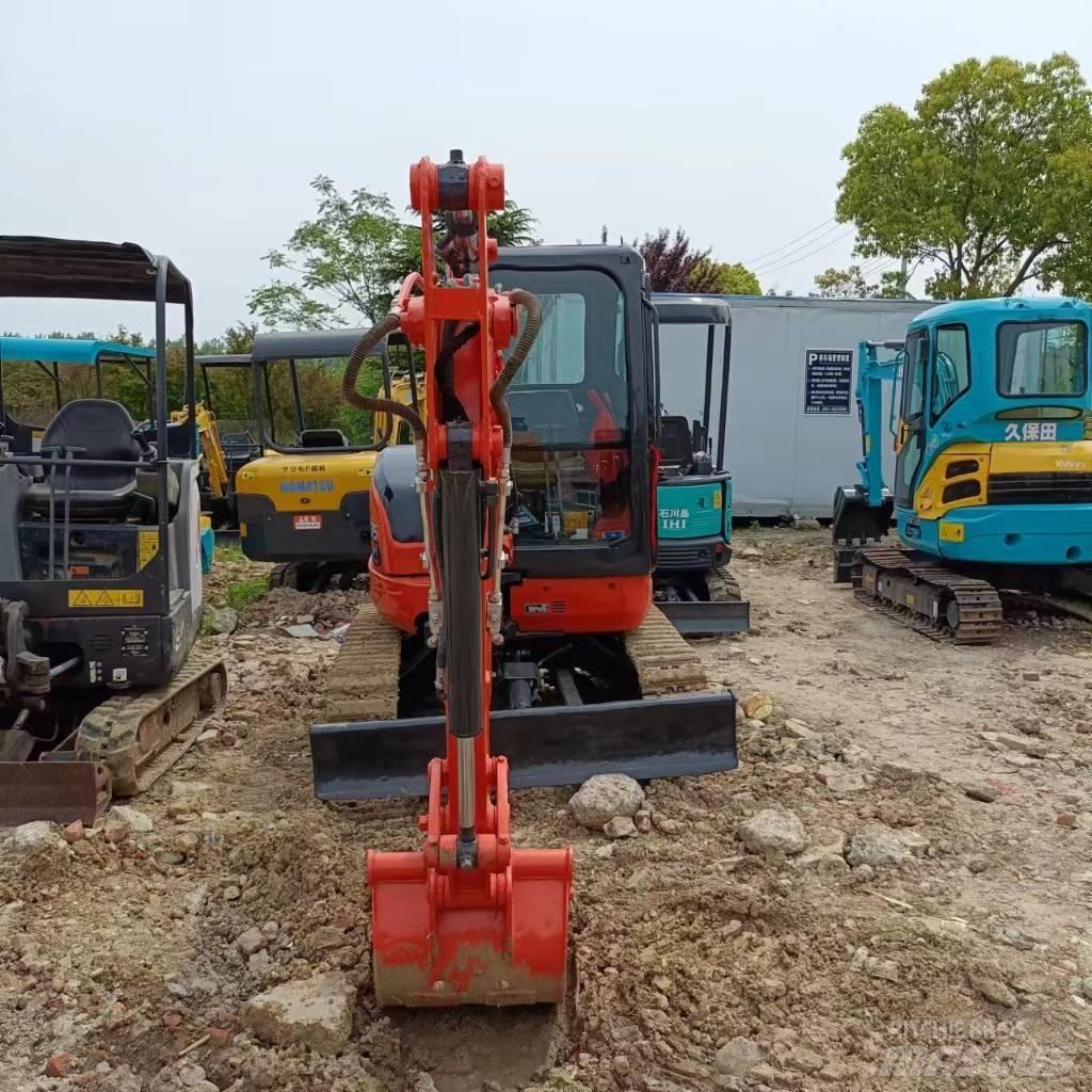 Kubota U 35 小型挖土機/掘鑿機<7t(小型挖掘機)