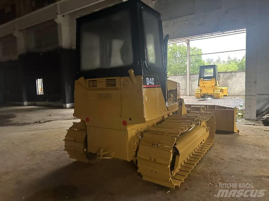 CAT D 4 C 履帶推土機