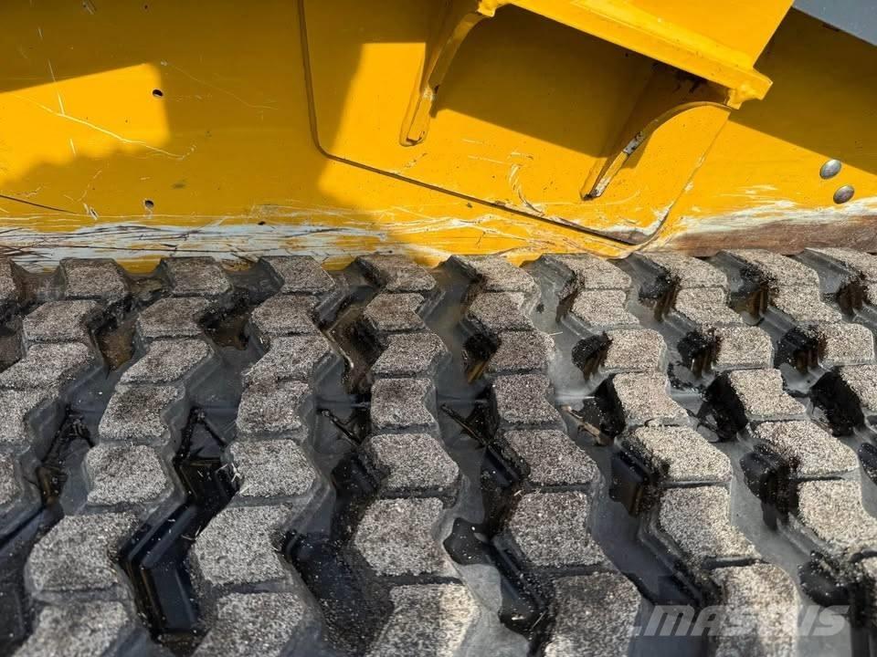 John Deere 317G 滑移轉向裝載機