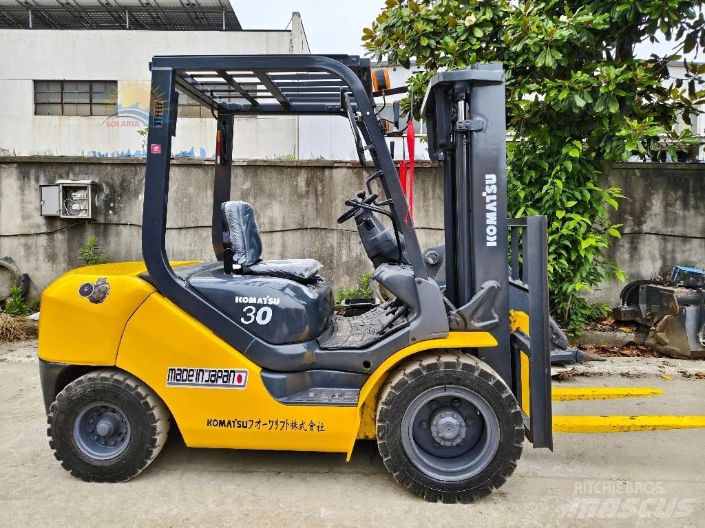 Komatsu FD 30 T-17 柴油卡車