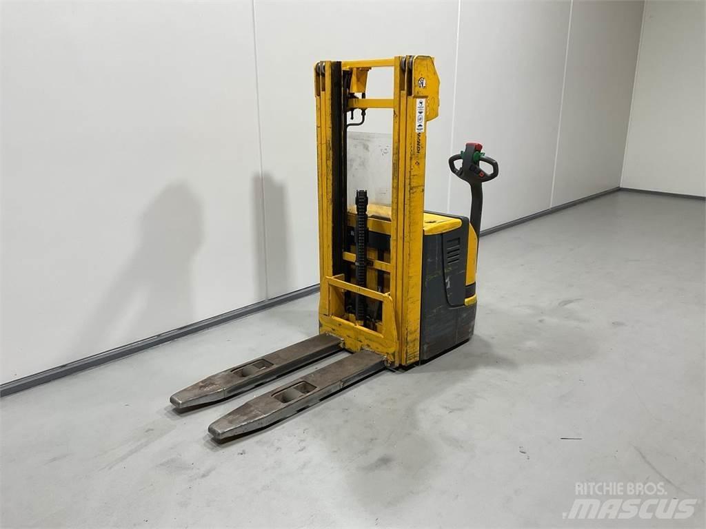 Jungheinrich EJC12 自走式堆積機