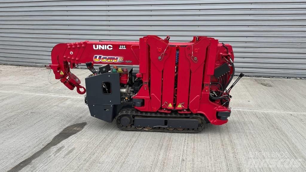 Unic URW 295 小型起重機