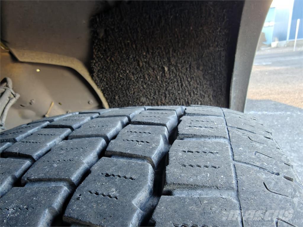 Scania P320 起重機卡車