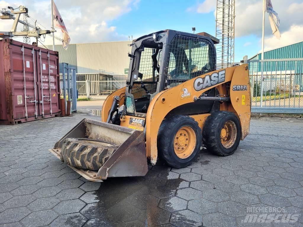 CASE SR 130 滑移轉向裝載機